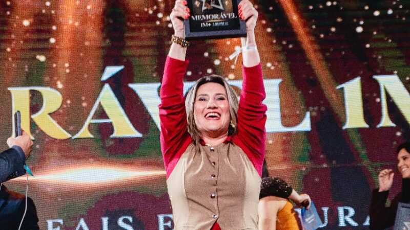 Dra. Luciane Sippert é homenageada no maior encontro de palestrantes da América Latina: Memorável Experience 2025