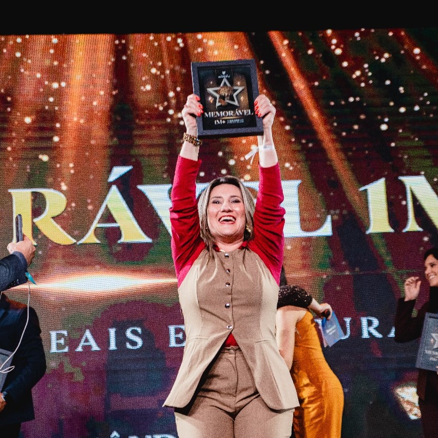 Dra. Luciane Sippert é homenageada no maior encontro de palestrantes da América Latina: Memorável Experience 2025