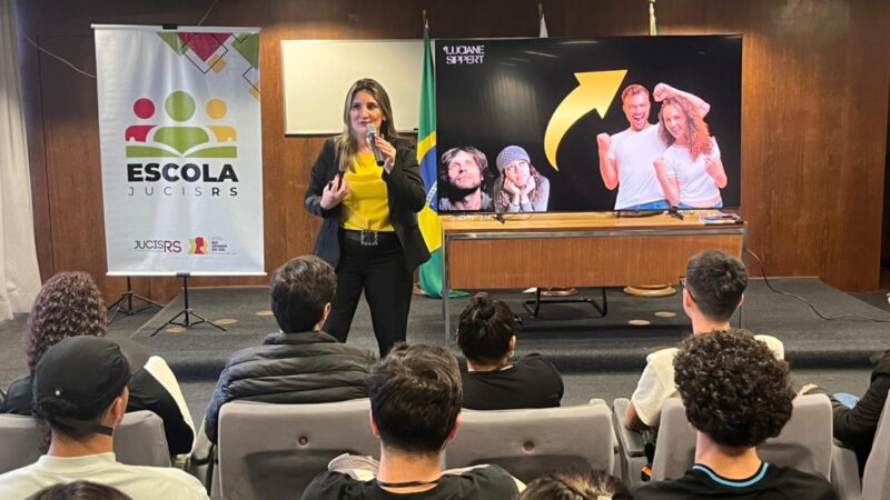 Dra. Luciane Sippert, professora da Uergs, participa da Jornada JucisRS de Internalização com palestras sobre saúde mental e prevenção ao Câncer de Mama