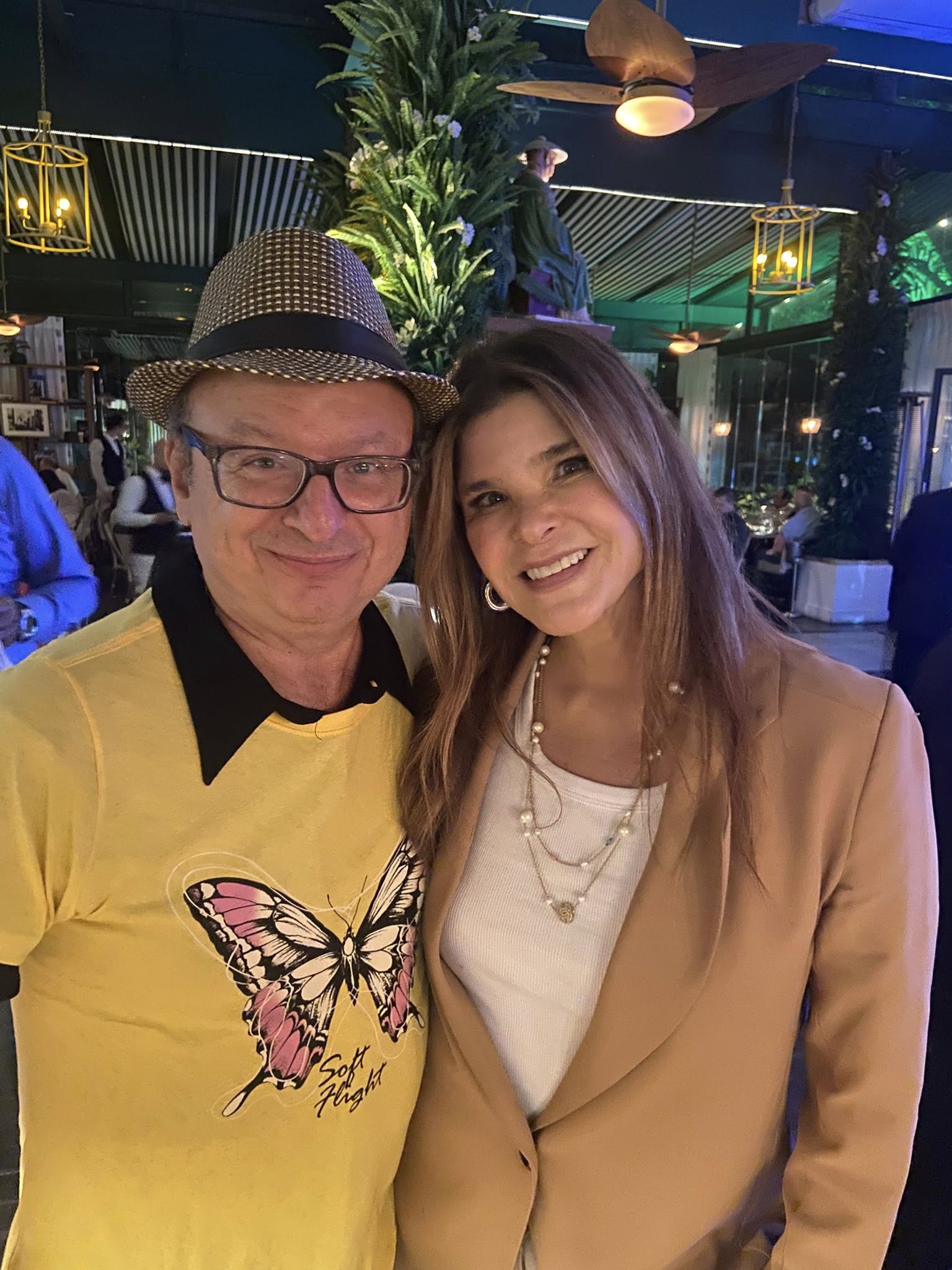 Noite de glamour e celebração no Les Deux Magots São Paulo