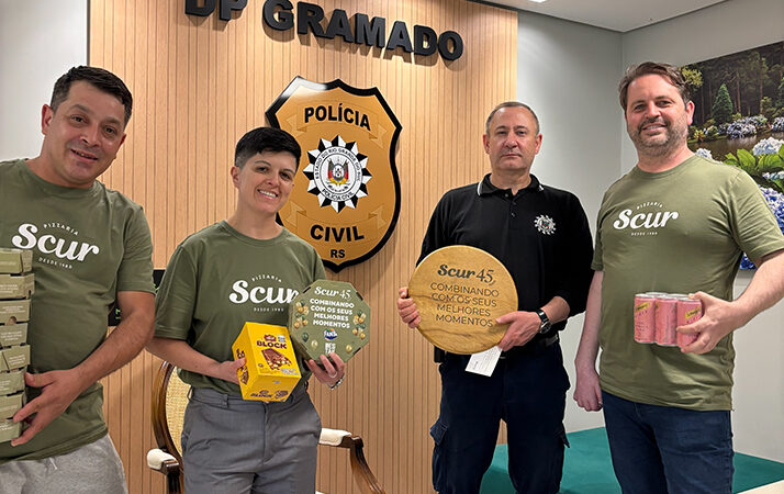 Scur presenteia entidades e órgãos públicos de Gramado