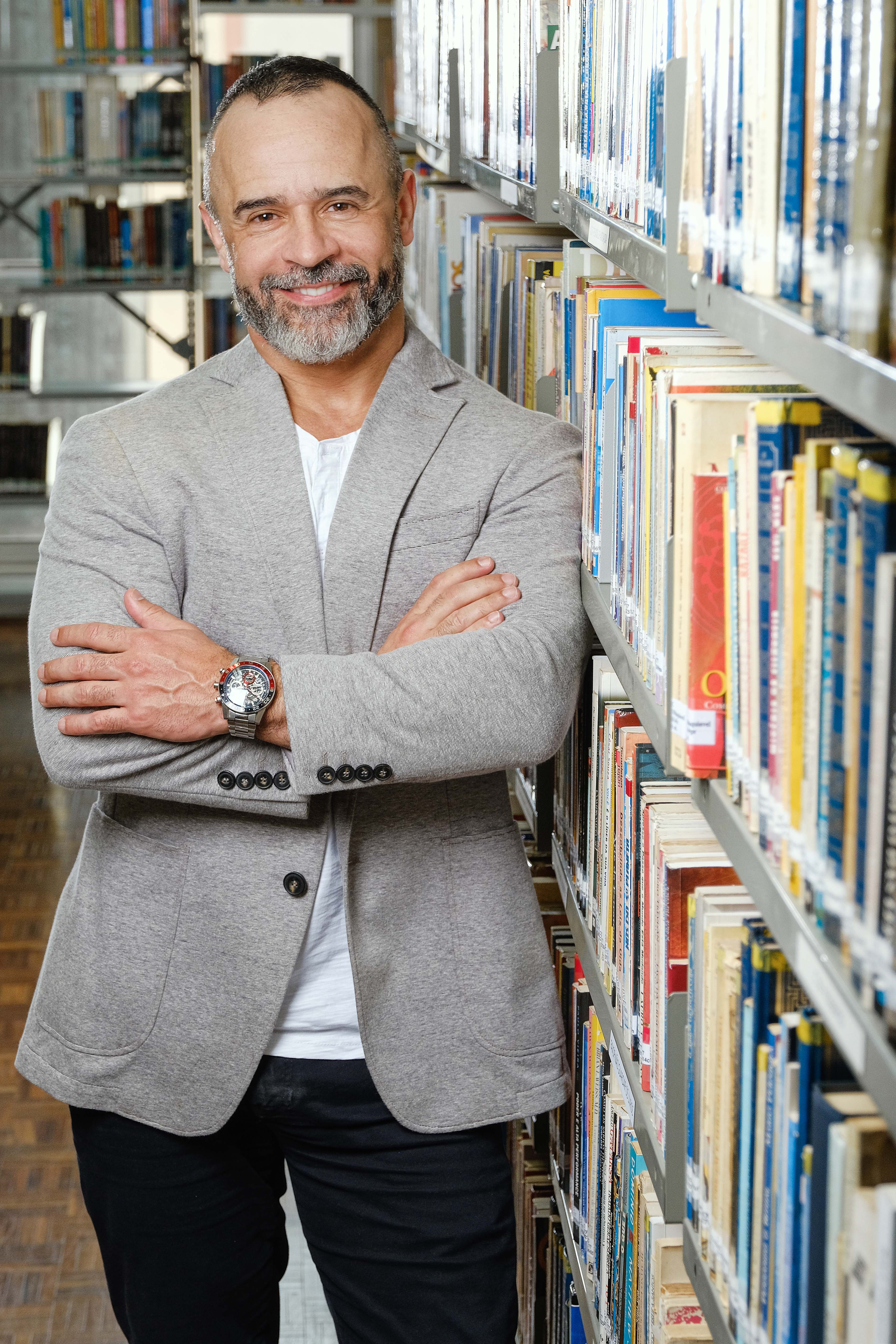 Um passo inicial para o educador, um grande salto para a sociedade