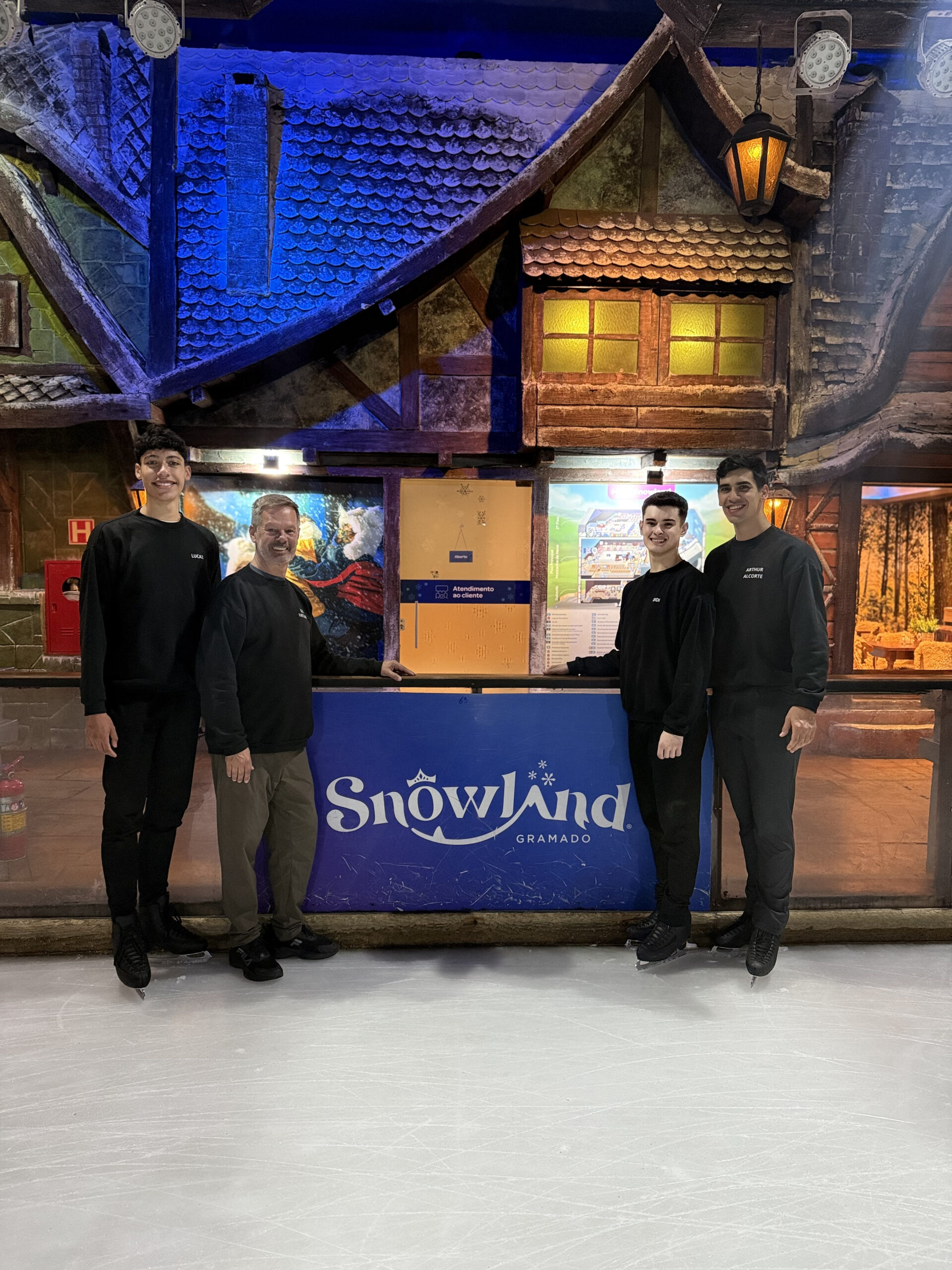 Atletas da Arts and Sports Snowland Academy disputam Campeonato Brasileiro de Patinação Artística no Gelo