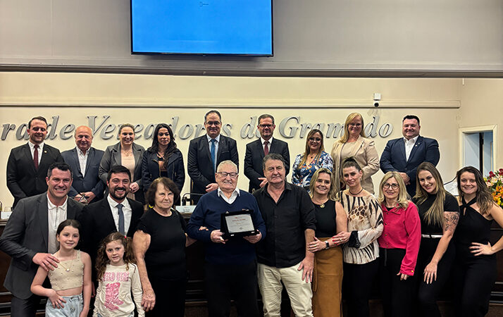 Justa homenagem: Scur recebe Moção de Aplausos da Câmara Municipal de Gramado