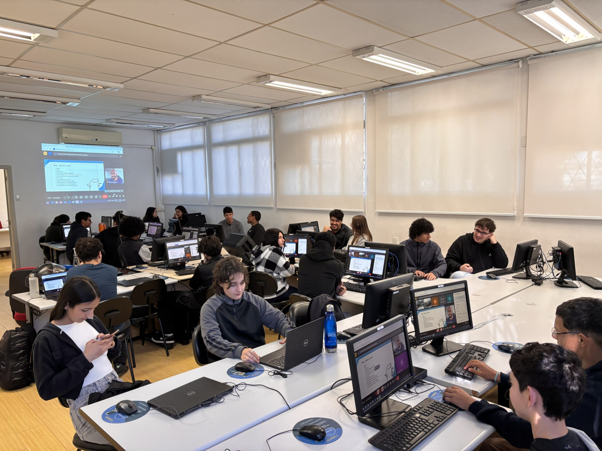 Curso gratuito e presencial de Programação Web para jovens de 15 a 29 anos