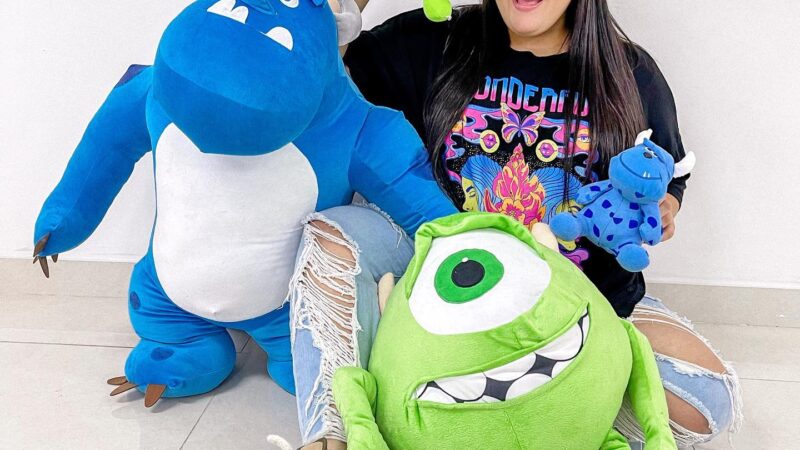 Expert das Máquinas de Pelúcia: Kaká Moreira Transforma Paixão em Fenômeno de Audiência e Conquista as Telas da TV Brasileira