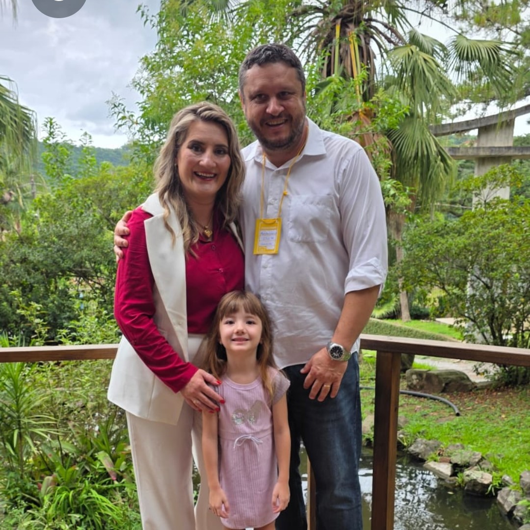 Luciane Sippert celebra aniversário em meio à natureza ao lado da família