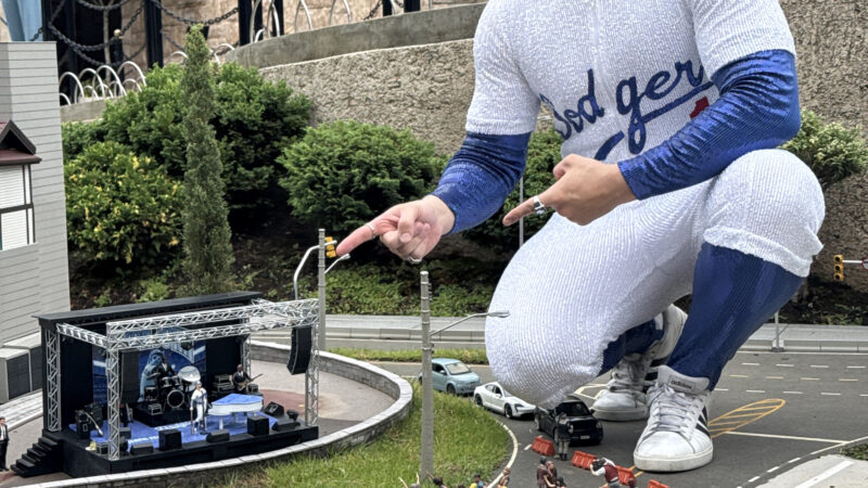 Menor Hard Rock Cafe do mundo completa um ano