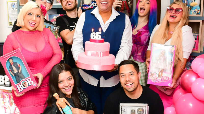 Maior colecionador de Ken do Mundo celebra os 65 anos do boneco