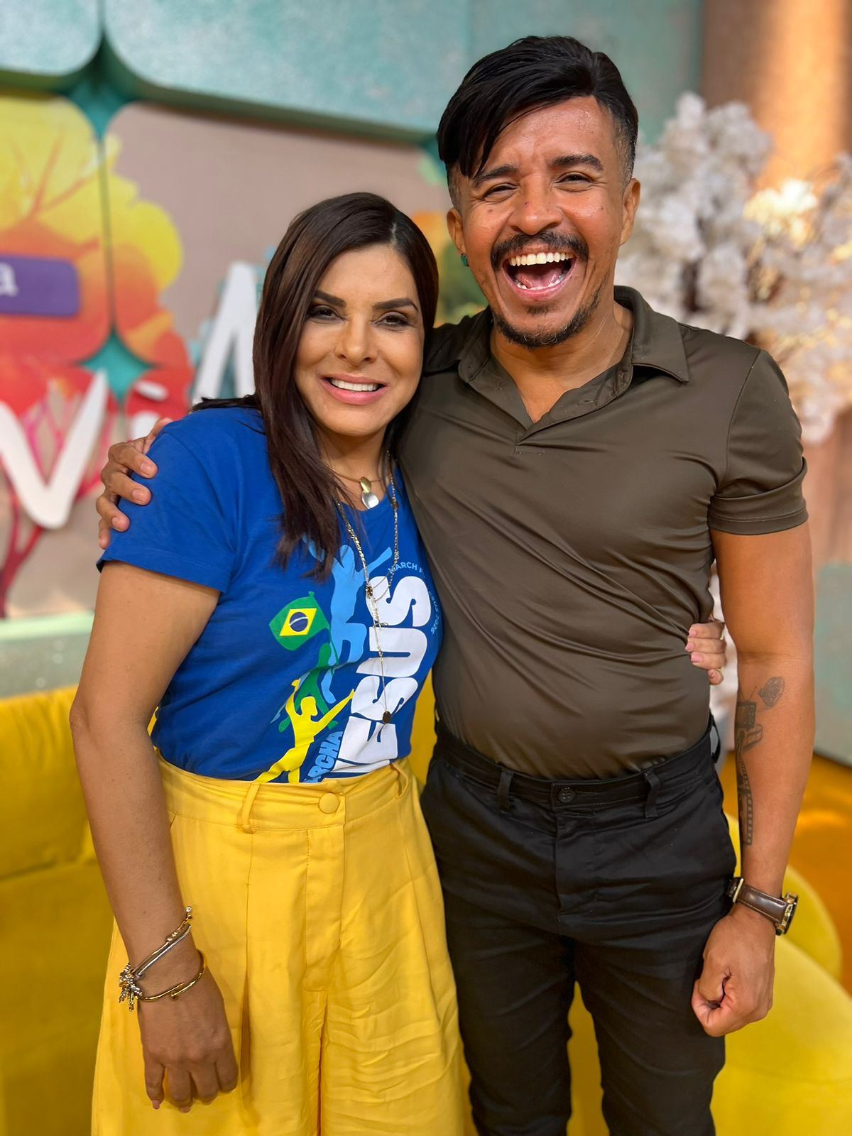 William Santos participa de programas de Mara Maravilha, Cariúcha e Sônia Abrão em São Paulo