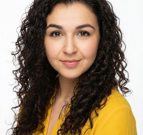 A carreira de ascensão da jornalista Livia Rosa Santana