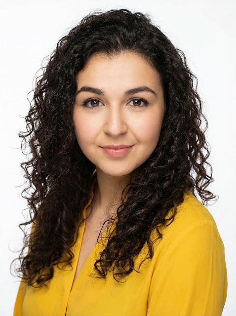 A carreira de ascensão da jornalista Livia Rosa Santana