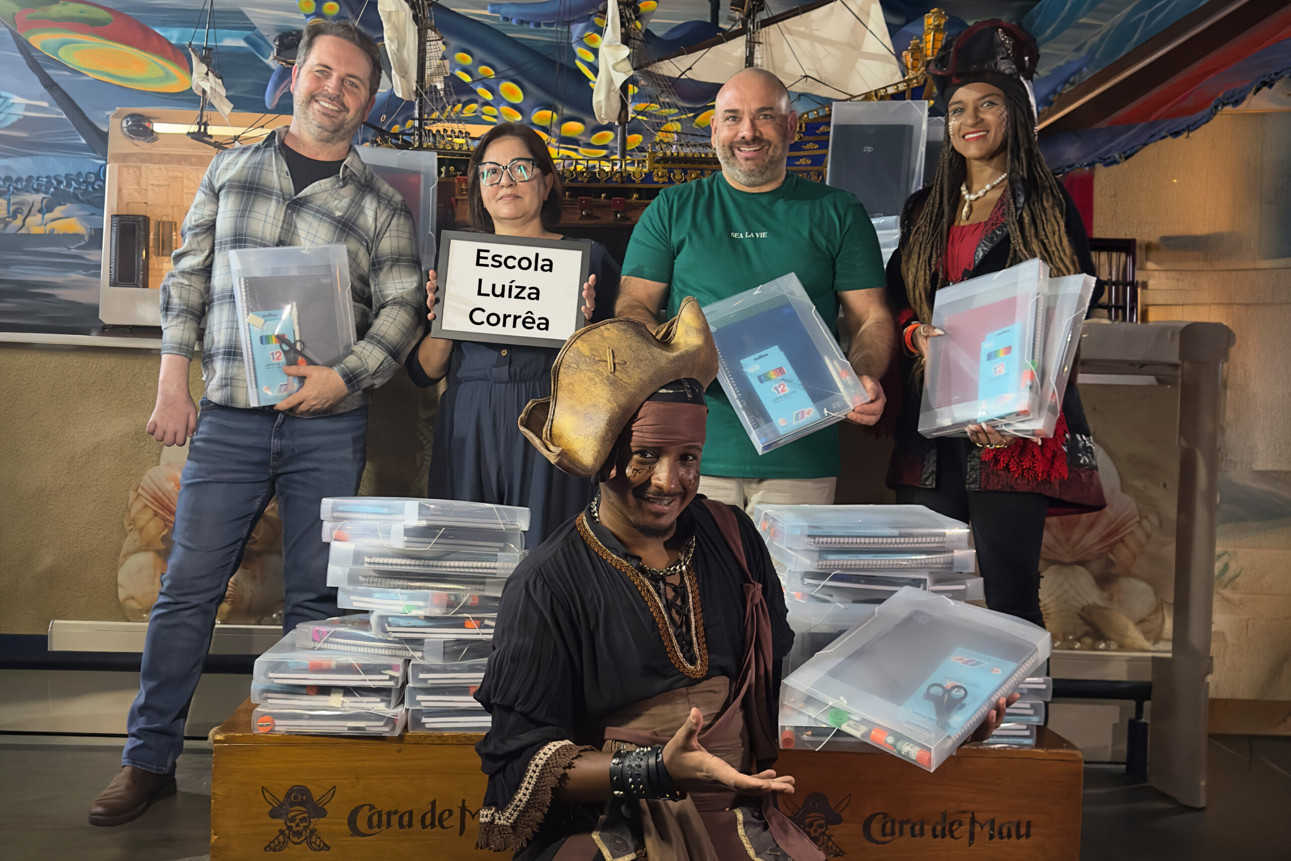 Cara de Mau promove Campanha Escolar e entrega 1,2 mil kits para crianças carentes