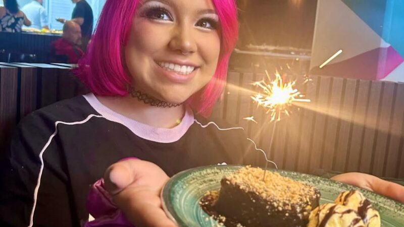 Isadora Guedes comemora aniversário no Mokai 