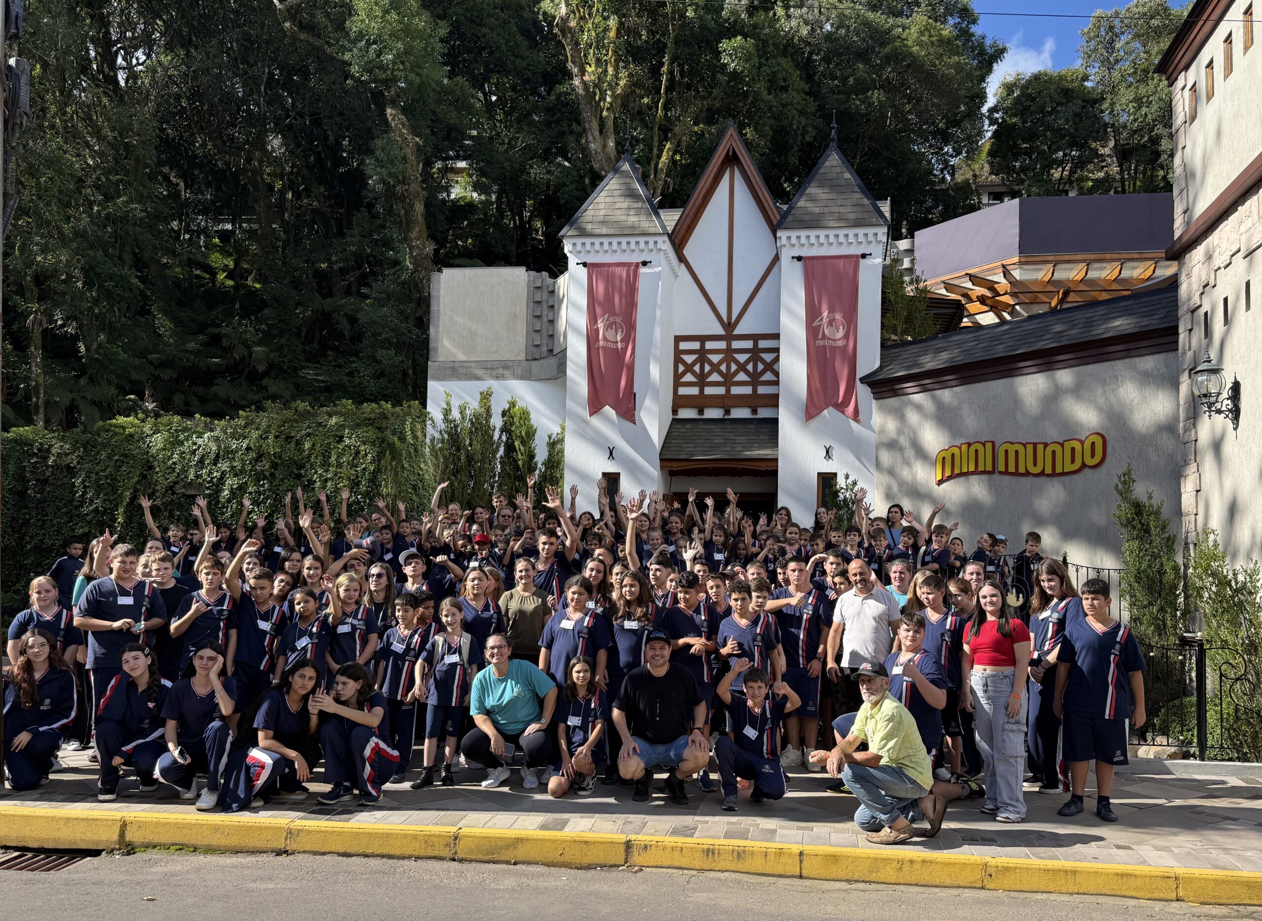 Mini Mundo participa do Dia Nacional da Alegria e recebe estudantes de Rolante em ação de inclusão