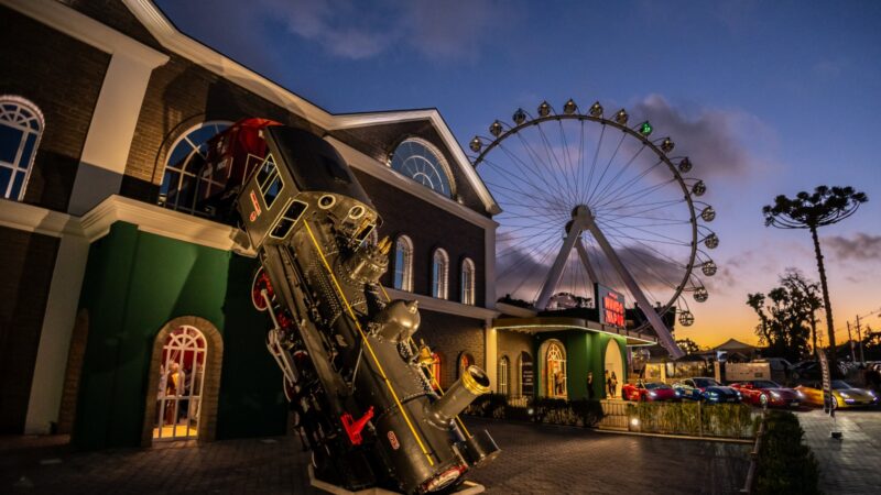 Parque Mundo a Vapor comemora dois anos da roda-gigante que se tornou cartão postal de Canela