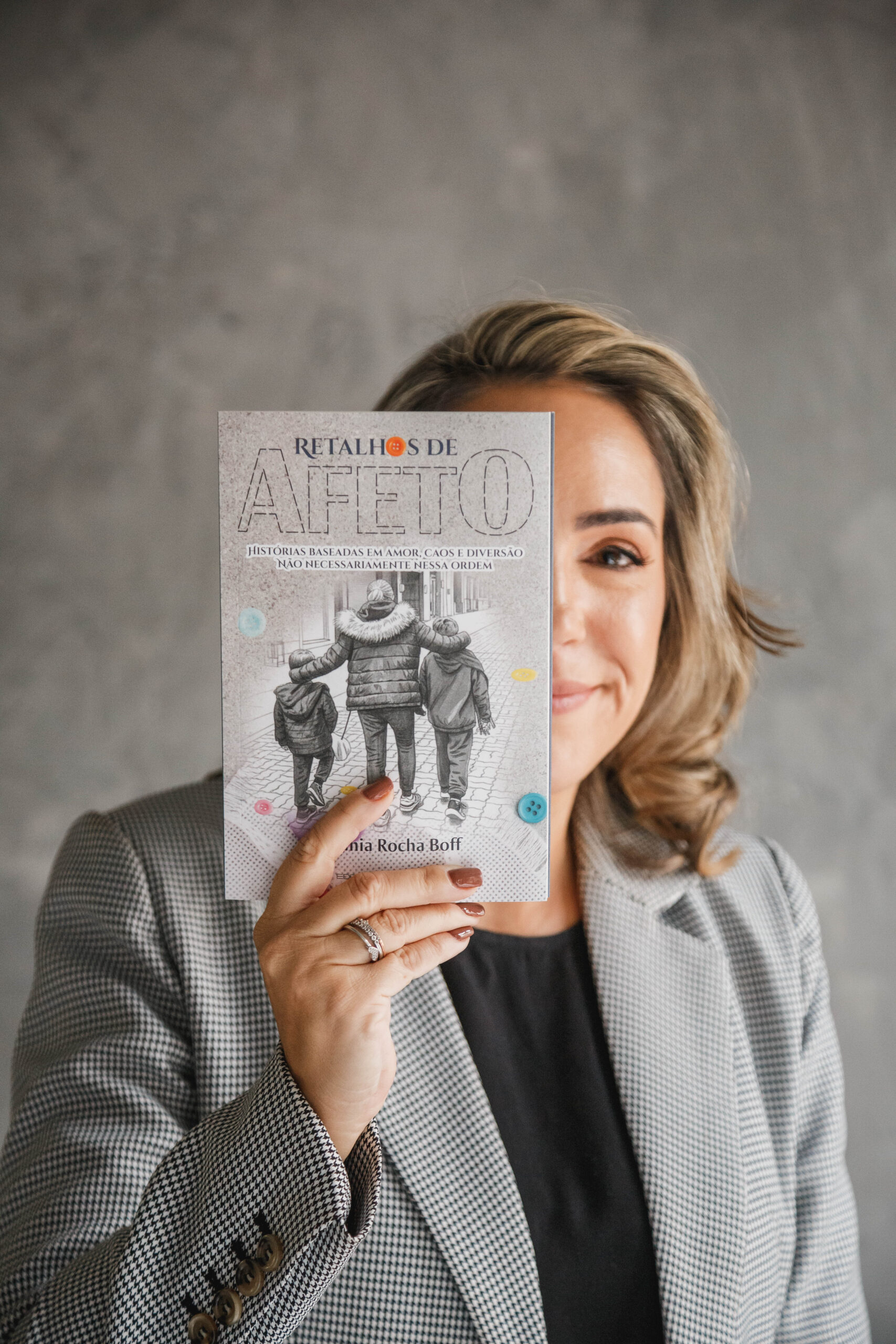Livro “Retalhos de Afeto” traz relatos sobre maternidade, vínculos e cotidiano