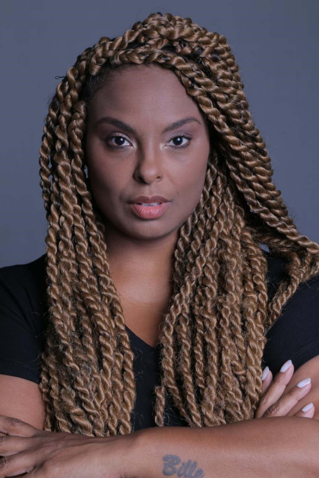 Andréa Cavalheiro retorna a Porto Alegre com tributo emocionante a Sade