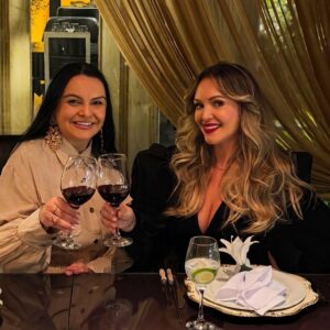 Fernanda Schonardie e Luísa Rodrigues prestigiam o Chez Lys Blanc em Canela