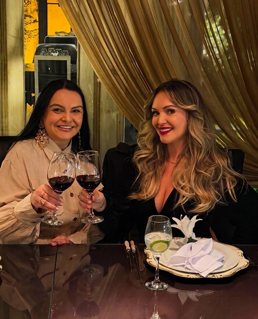 Fernanda Schonardie e Luísa Rodrigues prestigiam o Chez Lys Blanc em Canela