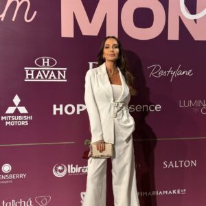 Claudia Métne prestigia evento “Talk Com Môni” no Hotel Unique em São Paulo