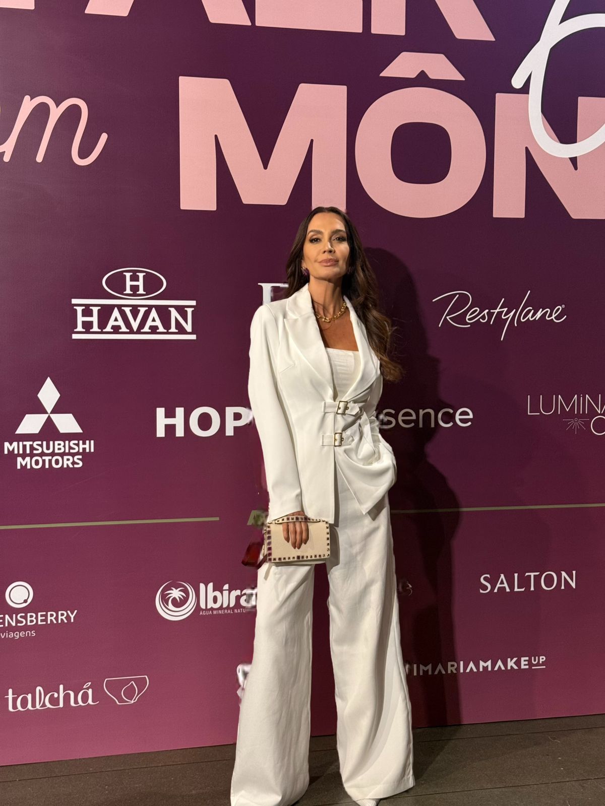 Claudia Métne prestigia evento “Talk Com Môni” no Hotel Unique em São Paulo