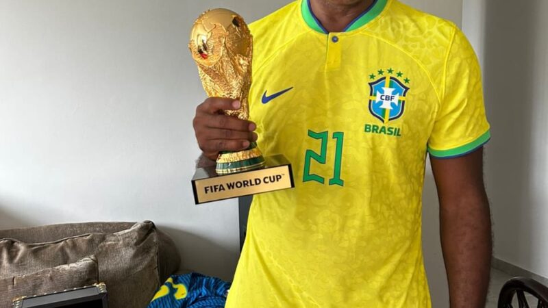 Campeões da Copa do Mundo percorrem o país em ação inédita