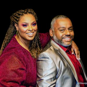 Show une história real de amor e clássicos do samba em noite de Dia dos Namorados em Porto Alegre
