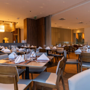 Hotel Deville Prime Porto Alegre promove noite especial para o Dia dos Namorados com jantar exclusivo e hospedagem romântica