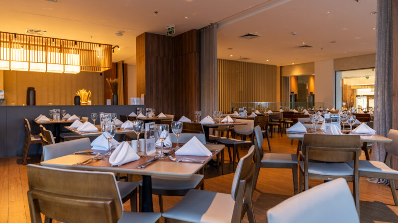 Hotel Deville Prime Porto Alegre promove noite especial para o Dia dos Namorados com jantar exclusivo e hospedagem romântica