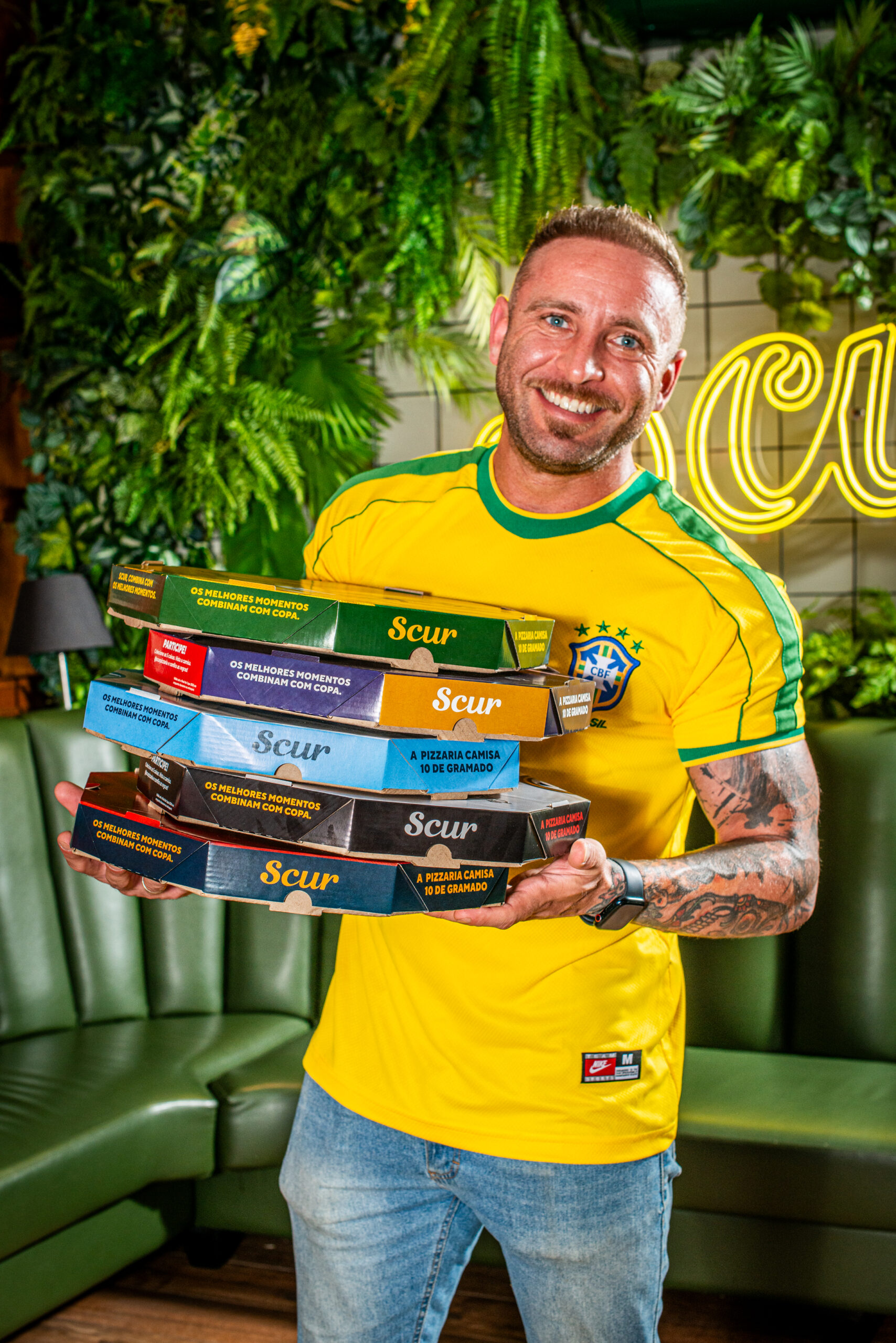 No clima da Copa: Scur Pizzaria lança campanha promocional inspirada no Mundial