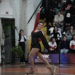 Alana Leszczynski Pretto conquista ouro na 15ª Copa EPAK de Patinação Artística