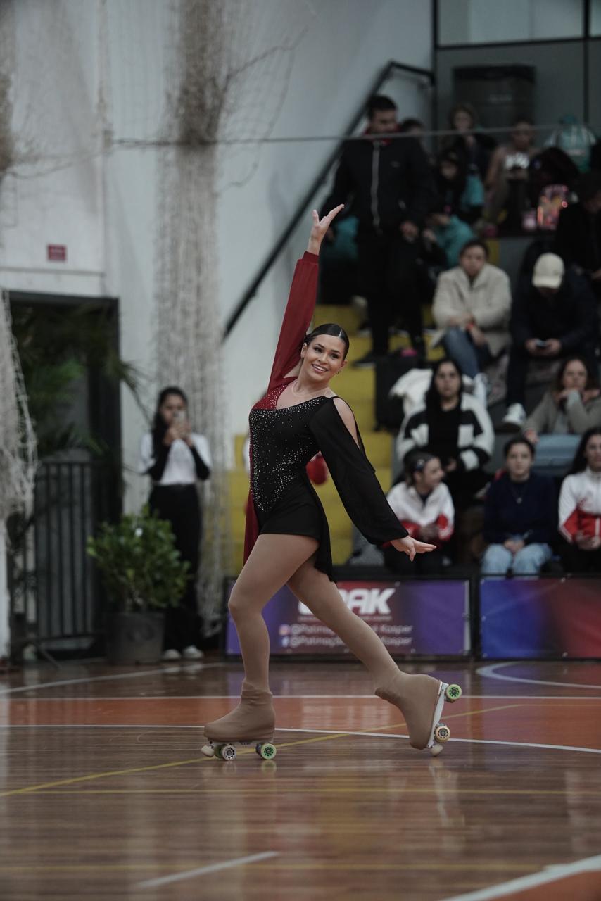 Alana Leszczynski Pretto conquista ouro na 15ª Copa EPAK de Patinação Artística