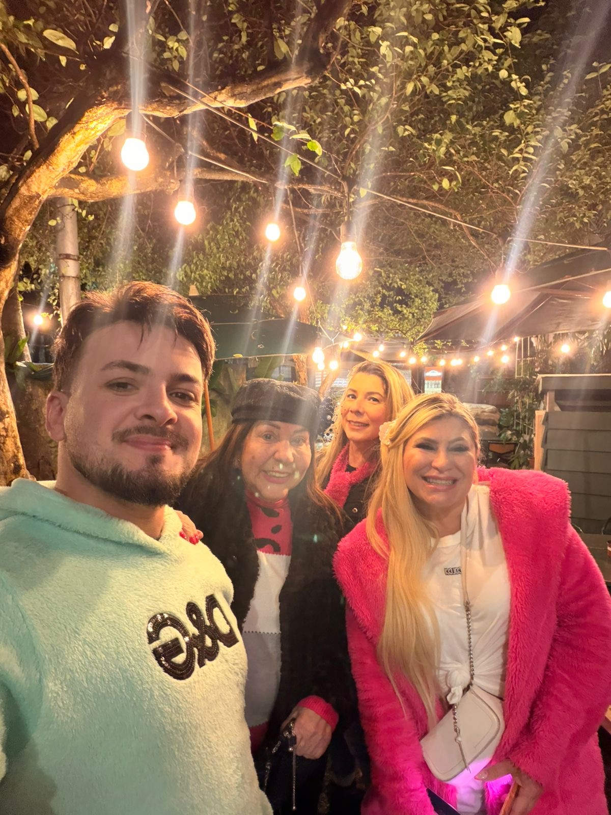 Encontro de Amigos: Saulo Ceolin, Letícia Swarovski, Rita Rosa e Jussara Rycembel se reúnem em Porto Alegre