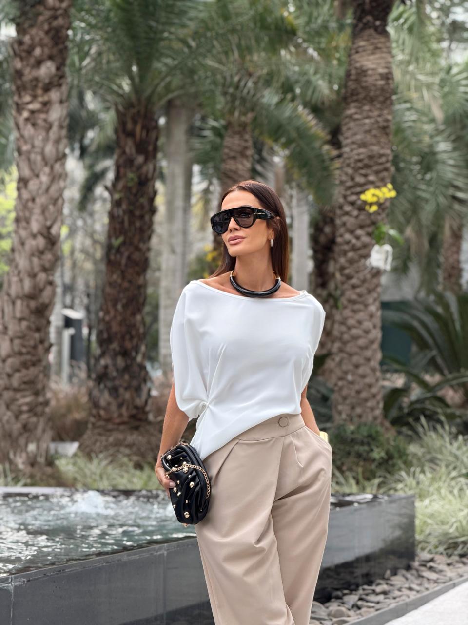Claudia Metne apresenta as tendências da primavera-verão com look da K-Loh Modas