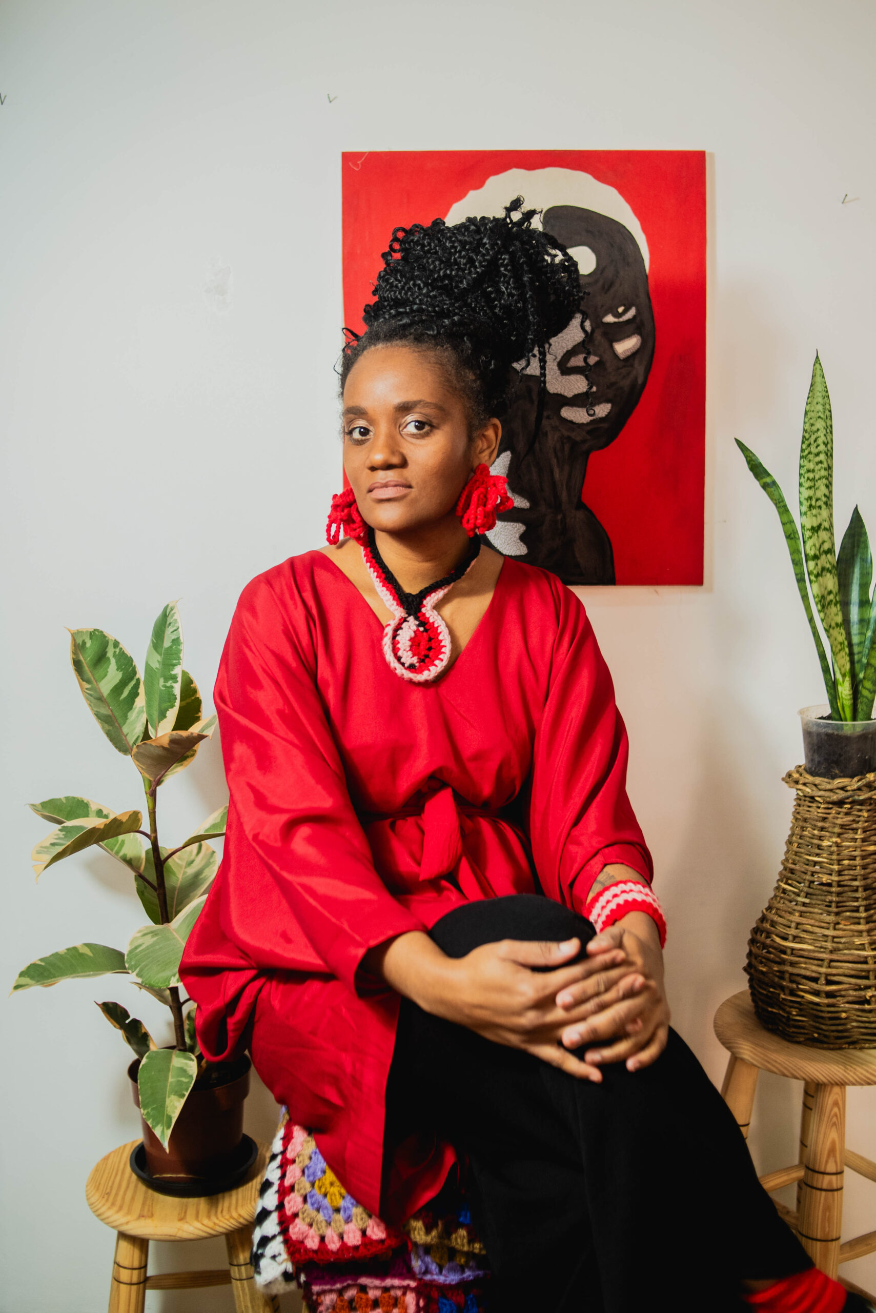Exposição inédita da artista Mitti Mendonça investiga memória, identidade e ancestralidade  