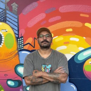 Novo mural de Celo Pax na Thony Ferragem retrata Porto Alegre