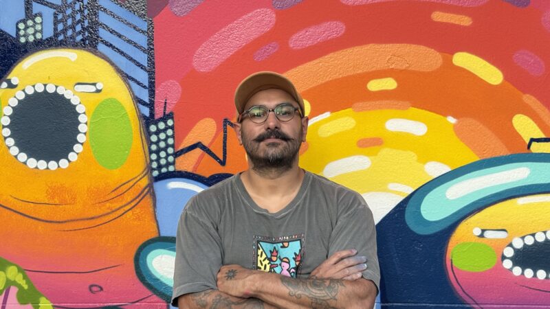 Novo mural de Celo Pax na Thony Ferragem retrata Porto Alegre