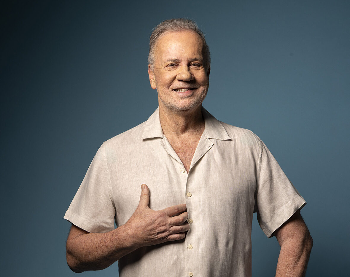 Baixa Sociedade, com Luiz Fernando Guimarães, faz única apresentação no Teatro Feevale no dia 13 de agosto