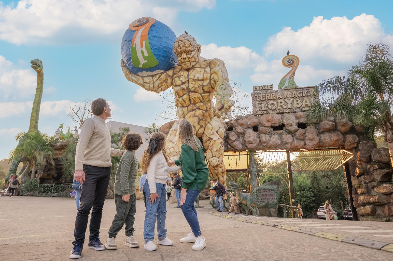 Parque Terra Mágica Florybal transforma Dia dos Pais em oportunidade de fazer o bem