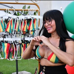 Paulinha Aguiar celebra sucesso de vendas: coleção Jamaica Brasileira, da Anas Biquínis, ultrapassa 600 peças vendidas