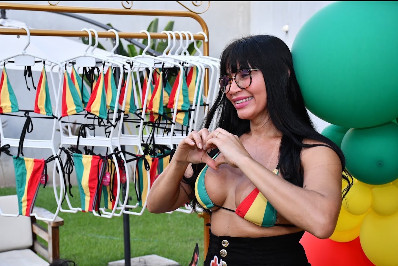Paulinha Aguiar celebra sucesso de vendas: coleção Jamaica Brasileira, da Anas Biquínis, ultrapassa 600 peças vendidas