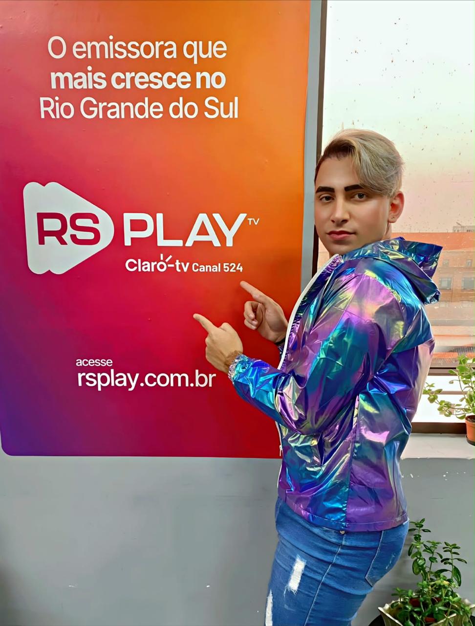 Wesley Silva, Maior Fã da Lady Gaga no RS, É Destaque no Programa Like Show da RS Play