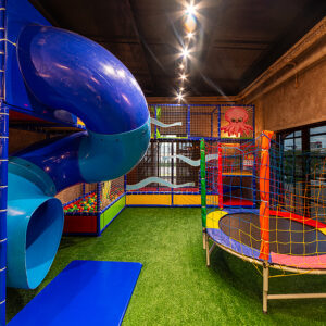 Cara de Mau Porto Alegre inaugura Brinquedoteca e amplia experiência para as famílias