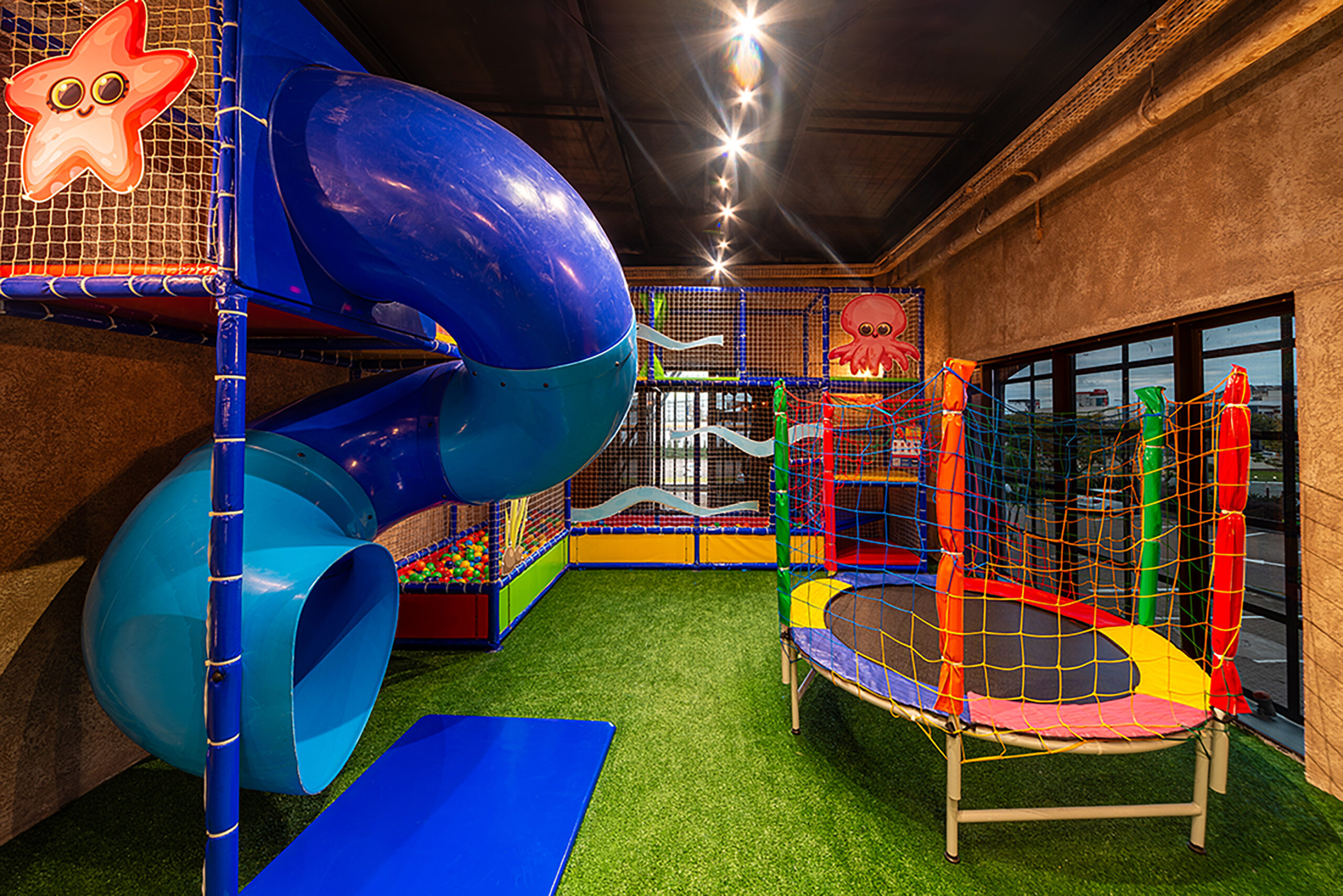 Cara de Mau Porto Alegre inaugura Brinquedoteca e amplia experiência para as famílias