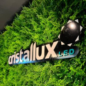 Cristallux completa 12 anos e estreia como expositora internacional