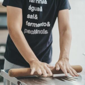 Único cearense na Ambassadeurs du Pain no Brasil e membro da Accademia Dei Mastro Del Lievito Madre e Del Panettone, Brunno Malheiros vem fazendo história com a sua Cheiro do Pão