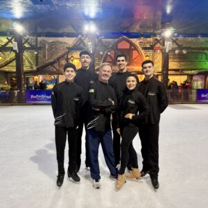 Atletas da Arts and Sports Snowland Academy disputam Latino-Americano de Patinação no Gelo