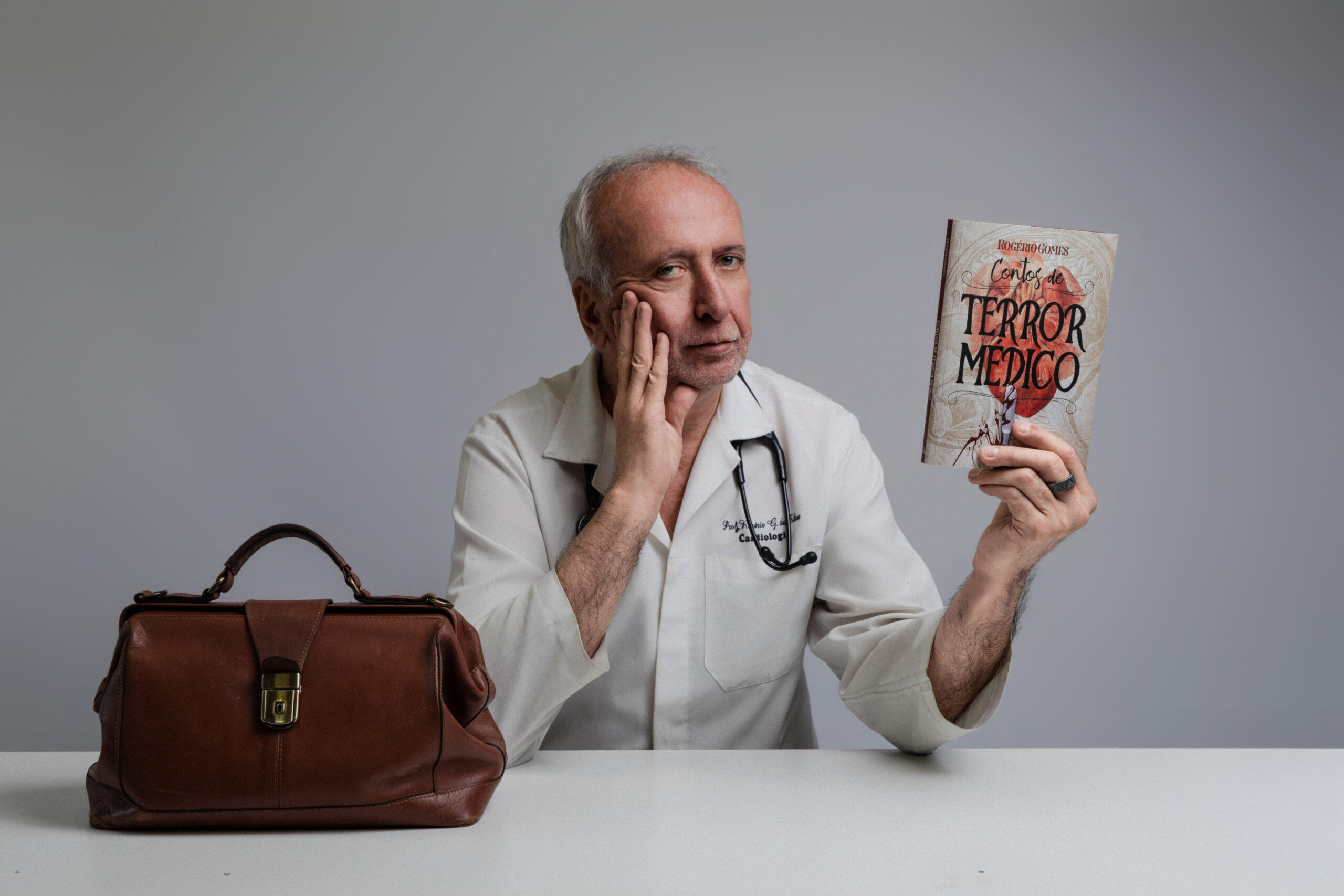 Rogério Gomes lança “Contos de Terror Médico” em Porto Alegre