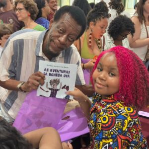 Oyárónké, de 10 anos, lança livro infantil que celebra a cultura afro-brasileira e a educação antirracista